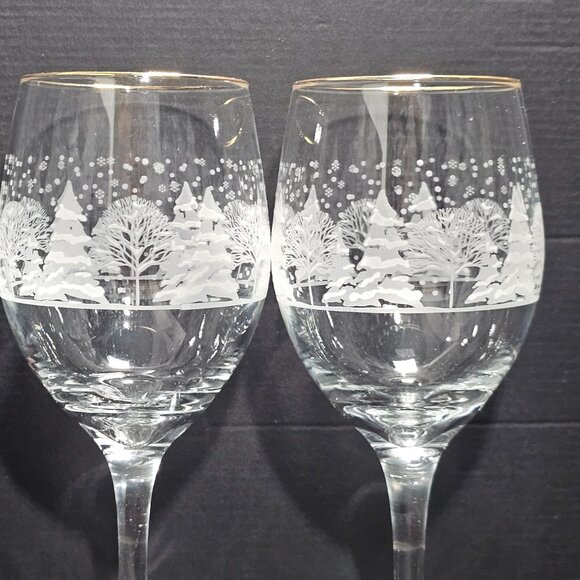 2 Libbey PINES Wine Glasses 10oz Winter Scene white decal gold rim Arbys Lynns C - Picture 3 of 11